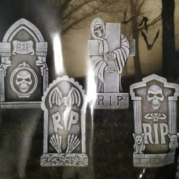 Halloween 4-Piece Tombstone Set - Picture 5 of 6